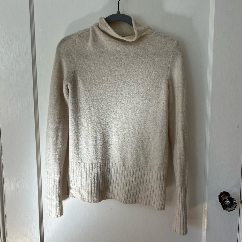 Madewell mock neck sweater size small ☃️☕️🤍